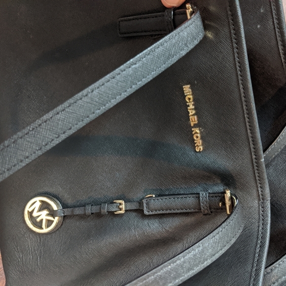 Michael Kors all black leather bag - Picture 2 of 9